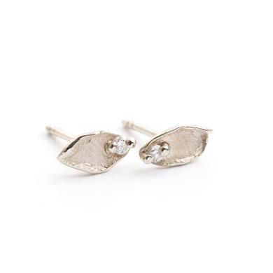 White gold earrings with diamond
