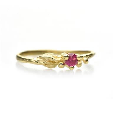 ring with leaf and ruby in gold - Wim Meeussen Antwerp