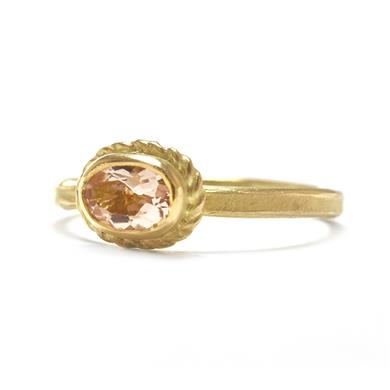 RIng in yellow gold with morganite - Wim Meeussen Antwerp