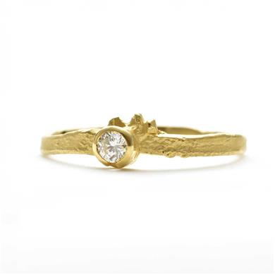 Fine rough ring in yellow gold - Wim Meeussen Antwerp