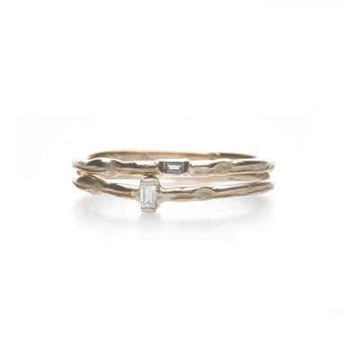 Fijne ring in goud met baguette diamant