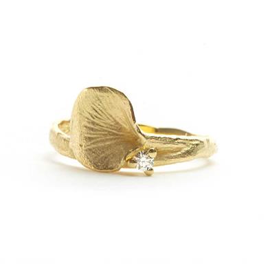 thin ring in yellow gold with little leaf - Wim Meeussen Antwerp