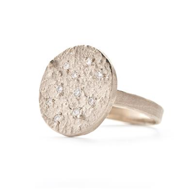 Statement ring met ruwe textuur