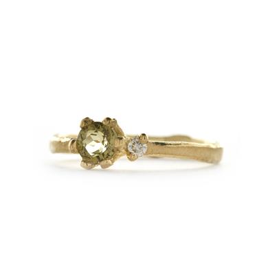 Ring met groene toermalijn en diamant