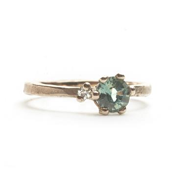 Ring met groene toermalijn en diamant