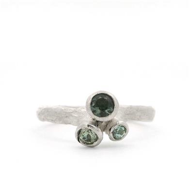 Ring in silver with colored stones