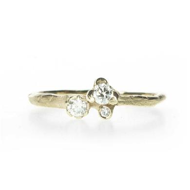 Bague de fête avec des diamants