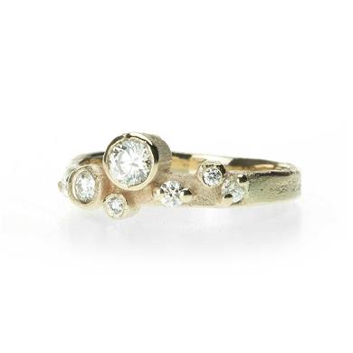 Bague de fête avec des diamants