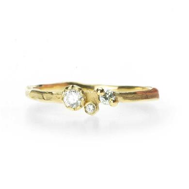 Bague de fête avec des diamants