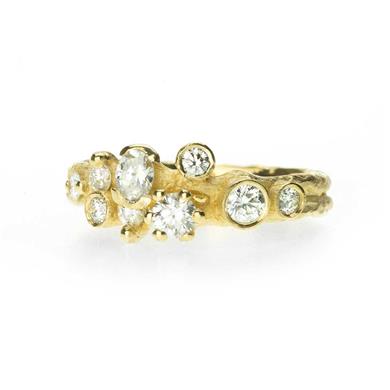 Bague de fête avec des diamants