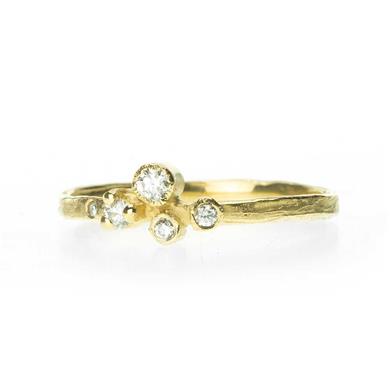 Bague de fête avec des diamants