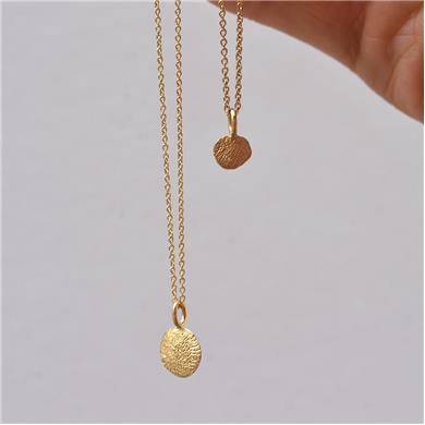 Yellow gold pendant with paw print