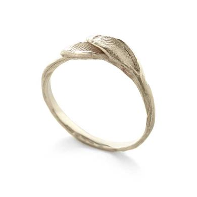 Bague fine avec feuilles