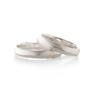 Smalle trouwringen in zilver met nerf